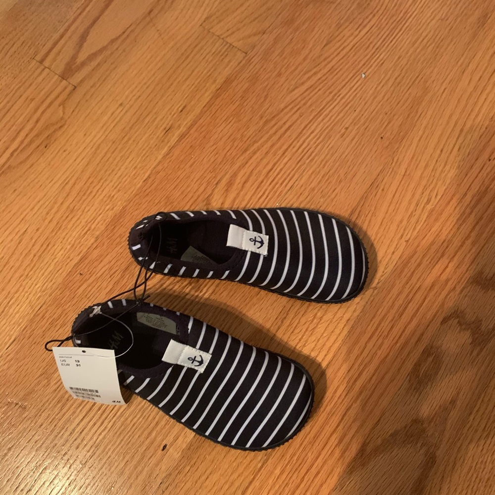 H&M kid swim shoes